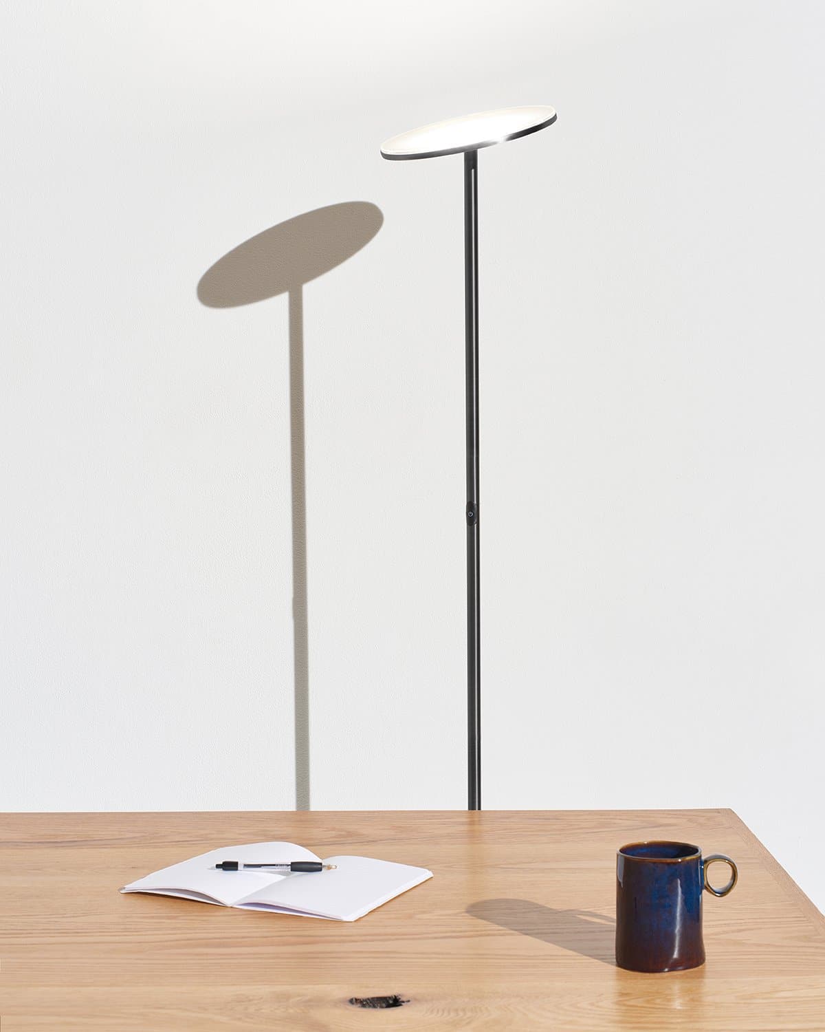 Vloerlamp LED Modern Dimbaar Slank Design Zwart Staande Lamp | Restfield