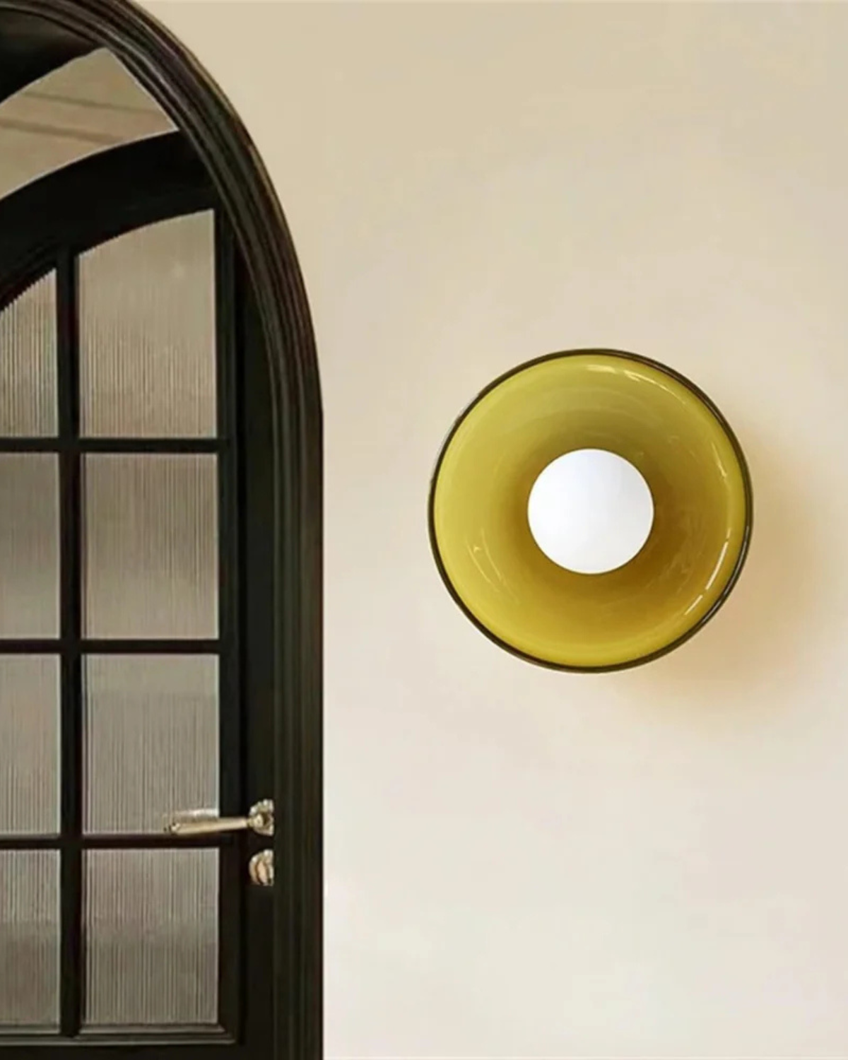 Moderne ronde plafondlamp van glas en ijzer – minimalistische designlamp voor woonkamer en slaapkamer met warme lichtkleur | Restfield