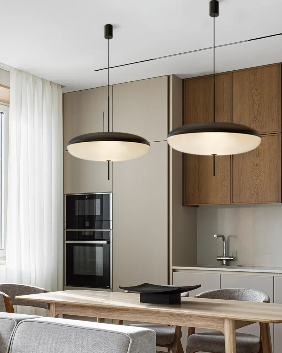 Moderne Hanglamp Met Zwevend Design In Acryl En Metaal Met Warme Diffuse Verlichting | Restfield