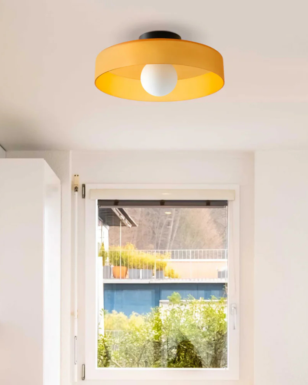 Moderne ronde plafondlamp van glas en ijzer – minimalistische designlamp voor woonkamer en slaapkamer met warme lichtkleur | Restfield