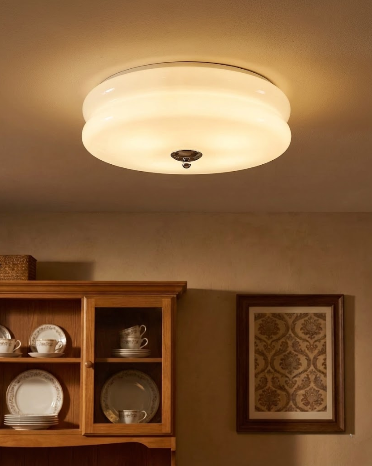 Art Deco Plafondlamp In Beige Met Chroom Accent En Warme Sfeerverlichting | Restfield