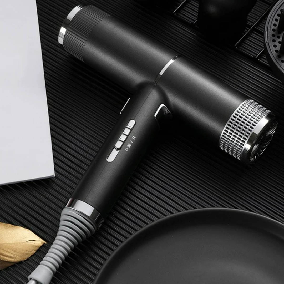 Lichtgewicht haardroger met opzetstukken, ionentechnologie en krachtige motor | Restfield