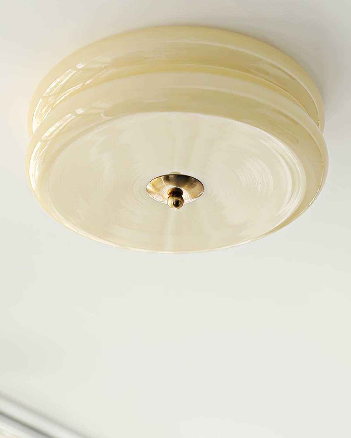 Art Deco Plafondlamp In Beige Met Chroom Accent En Warme Sfeerverlichting | Restfield