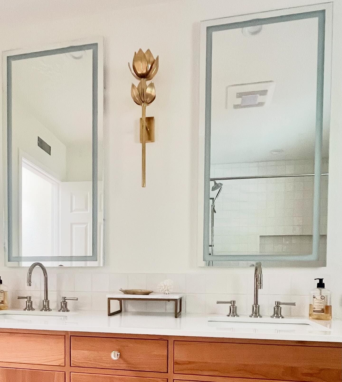 Design Wandlamp met Bloemvorm in Messing en Gips – Artistieke Wandverlichting Geïnspireerd op Giacometti voor Woonkamer en Hal | Restfield