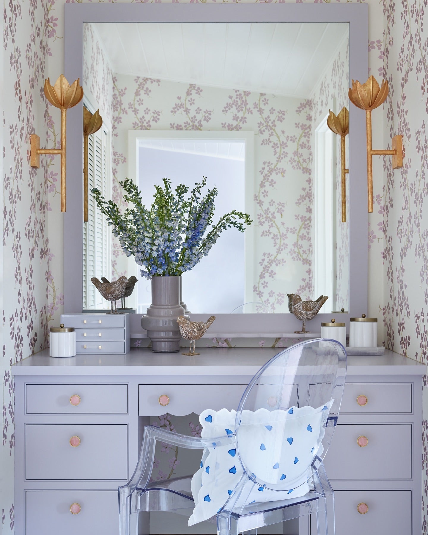 Design Wandlamp met Bloemvorm in Messing en Gips – Artistieke Wandverlichting Geïnspireerd op Giacometti voor Woonkamer en Hal | Restfield