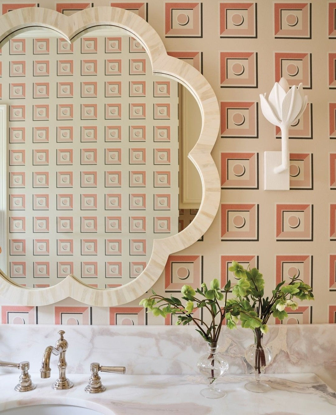 Design Wandlamp met Bloemvorm in Messing en Gips – Artistieke Wandverlichting Geïnspireerd op Giacometti voor Woonkamer en Hal | Restfield