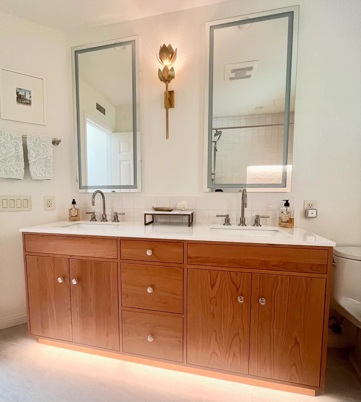 Design Wandlamp met Bloemvorm in Messing en Gips – Artistieke Wandverlichting Geïnspireerd op Giacometti voor Woonkamer en Hal | Restfield