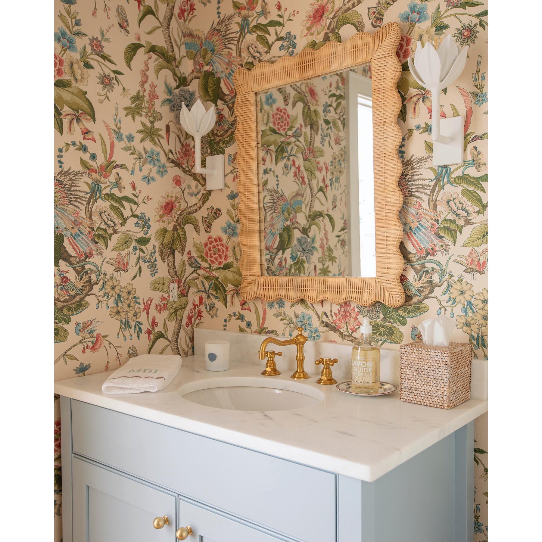 Design Wandlamp met Bloemvorm in Messing en Gips – Artistieke Wandverlichting Geïnspireerd op Giacometti voor Woonkamer en Hal | Restfield