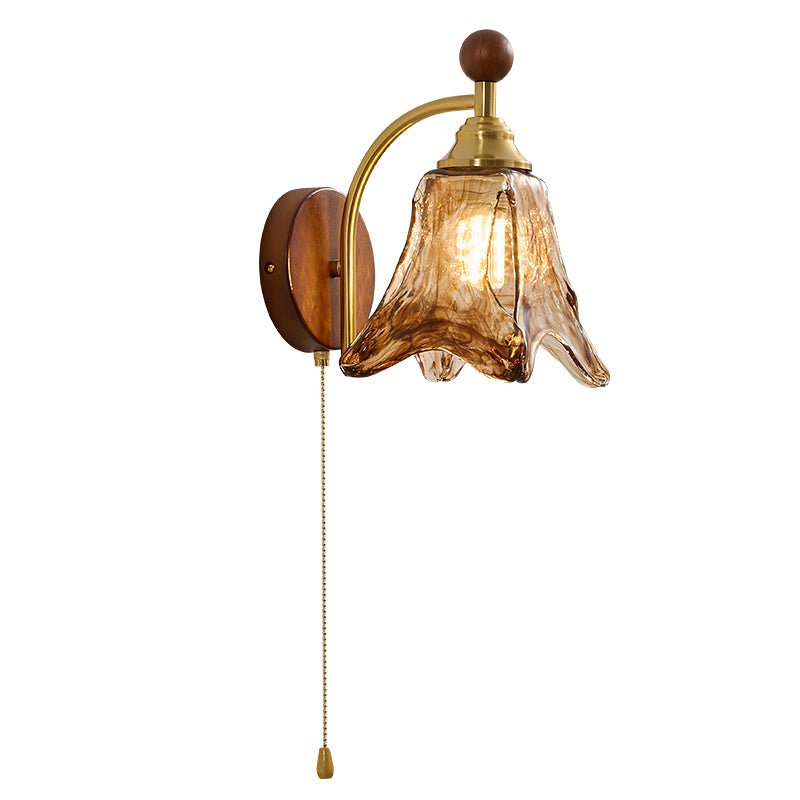 Vintage Wandlamp Met Amber Glazen Kap En Houten Wandplaat In Walnootkleur | Restfield