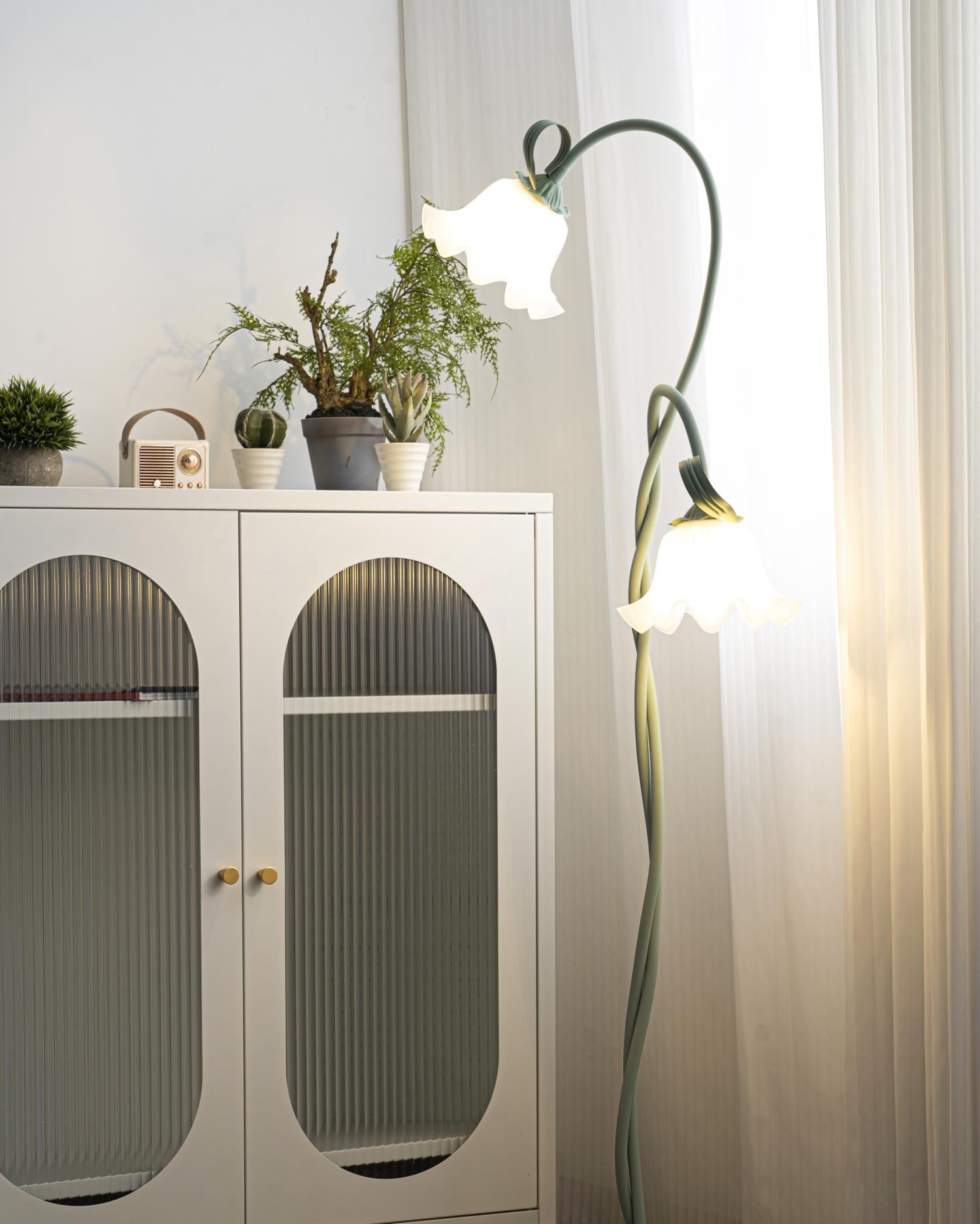 Bloemvormige vloerlamp met sculpturaal design | Restfield