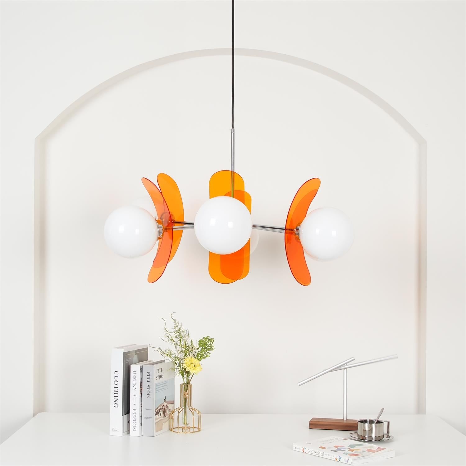 Moderne Sputnik Kroonluchter met Gekleurde Acryl Elementen en Witte Glazen Bollen – Design Hanglamp Meerdere Lichtpunten | Restfield