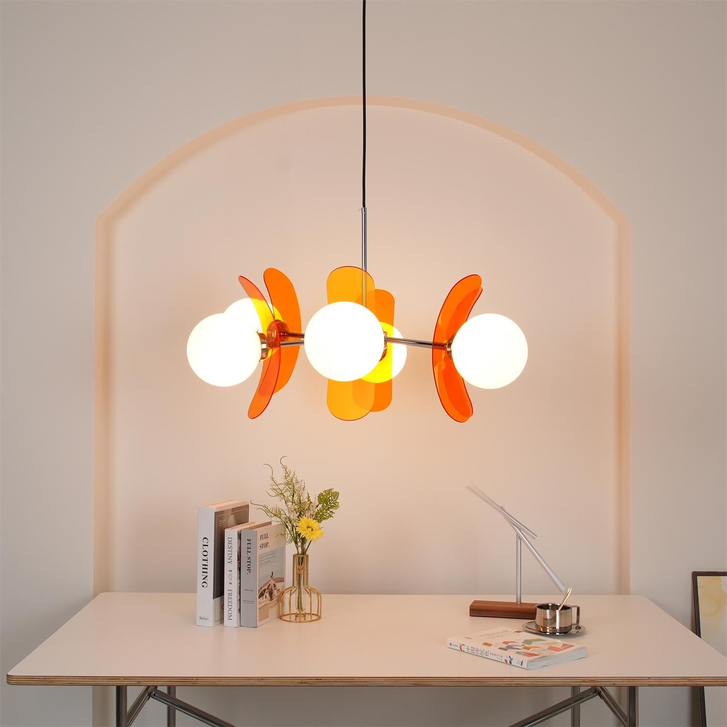 Moderne Sputnik Kroonluchter met Gekleurde Acryl Elementen en Witte Glazen Bollen – Design Hanglamp Meerdere Lichtpunten | Restfield