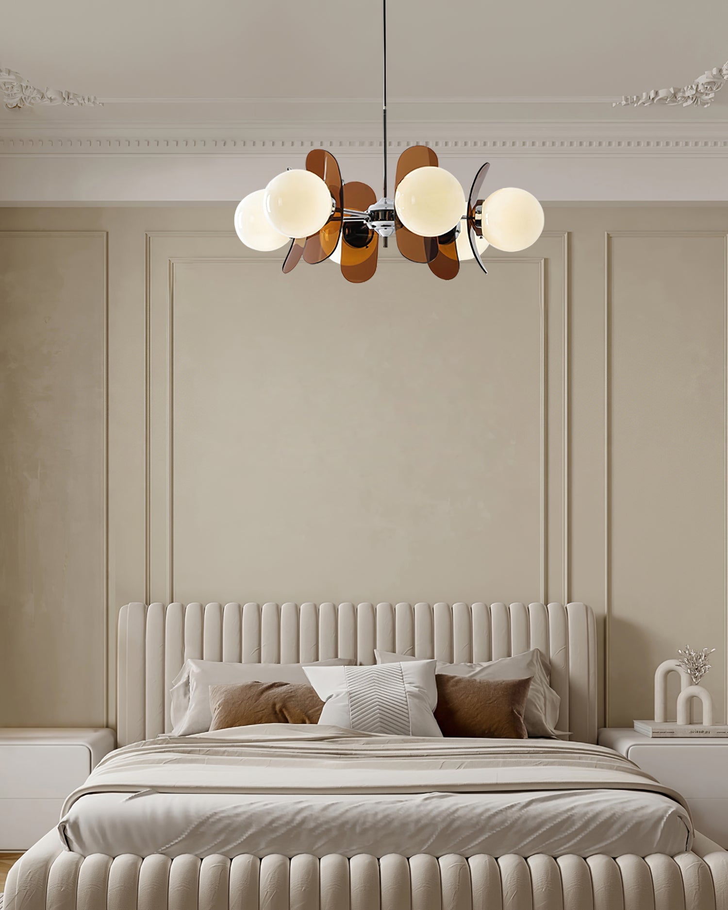 Moderne Sputnik Kroonluchter met Gekleurde Acryl Elementen en Witte Glazen Bollen – Design Hanglamp Meerdere Lichtpunten | Restfield