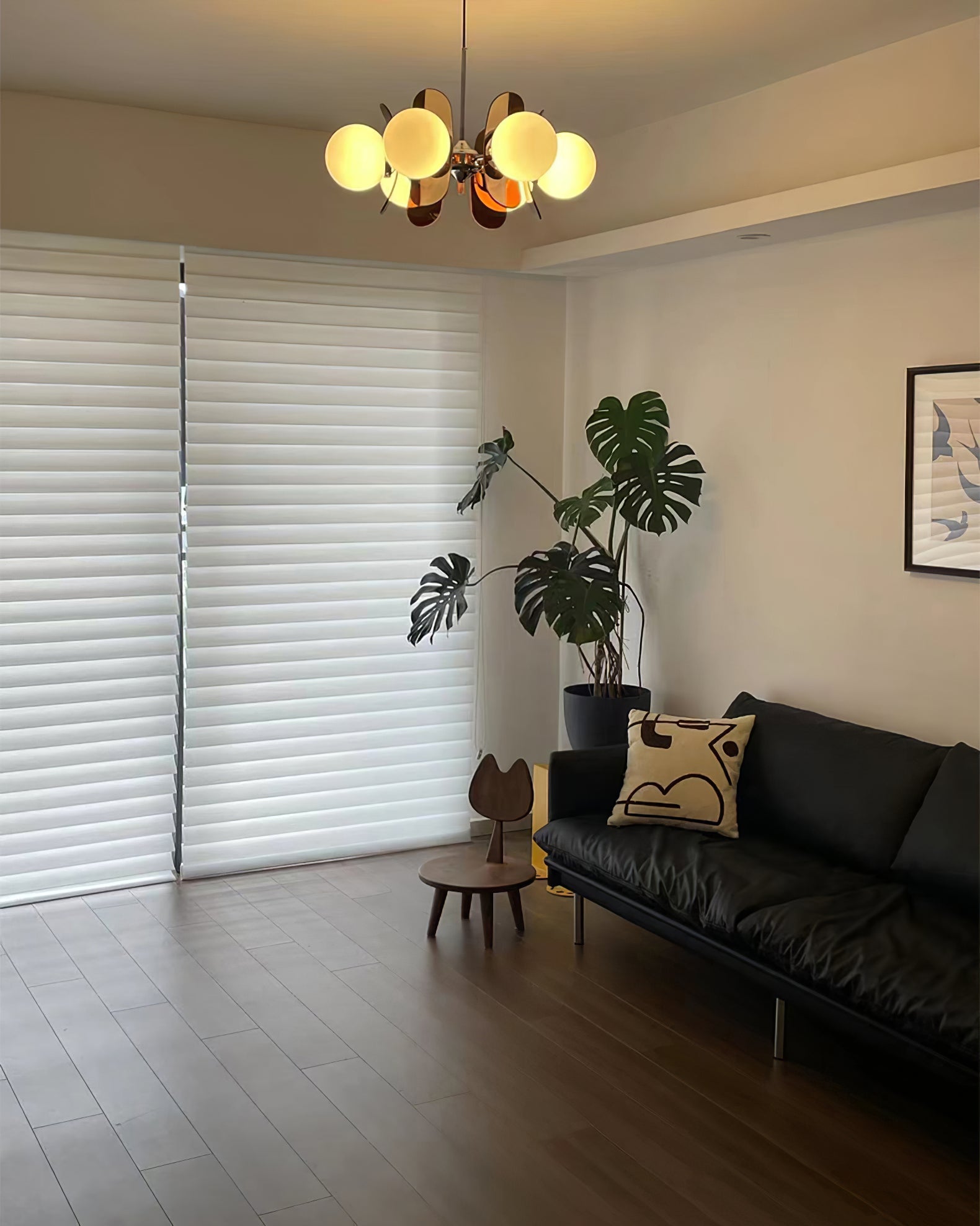 Moderne Sputnik Kroonluchter met Gekleurde Acryl Elementen en Witte Glazen Bollen – Design Hanglamp Meerdere Lichtpunten | Restfield