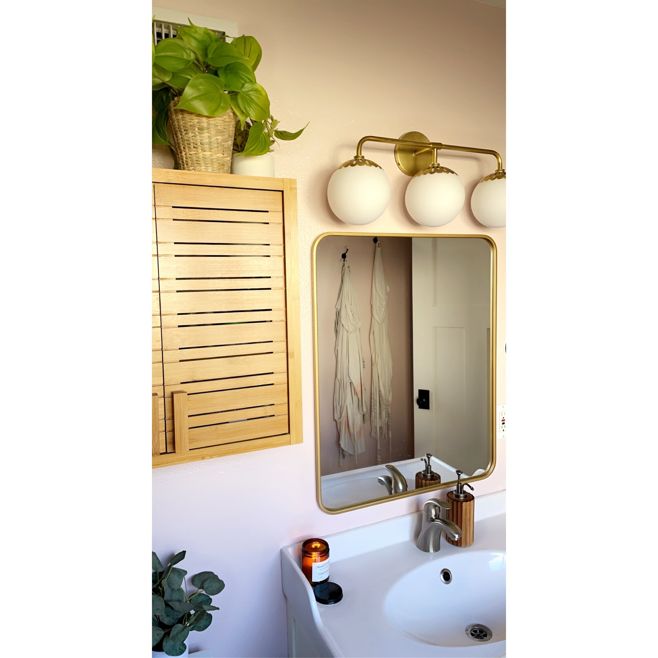 Art Deco Wandlamp met Bloemkap en Glazen Bol – Design Wandverlichting in Messing, Zwart of Nikkel voor Woonkamer en Badkamer | Restfield