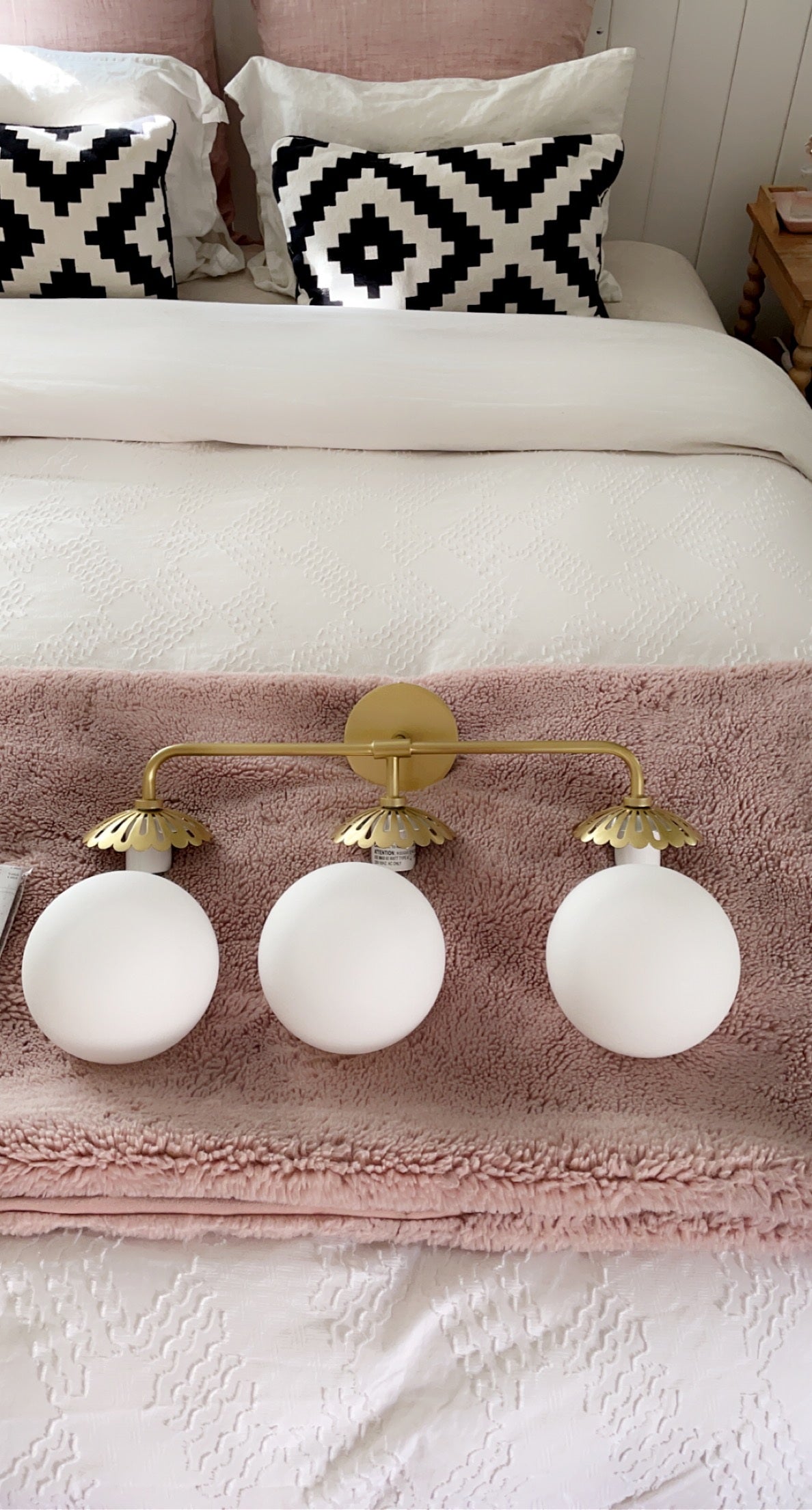 Art Deco Wandlamp met Bloemkap en Glazen Bol – Design Wandverlichting in Messing, Zwart of Nikkel voor Woonkamer en Badkamer | Restfield