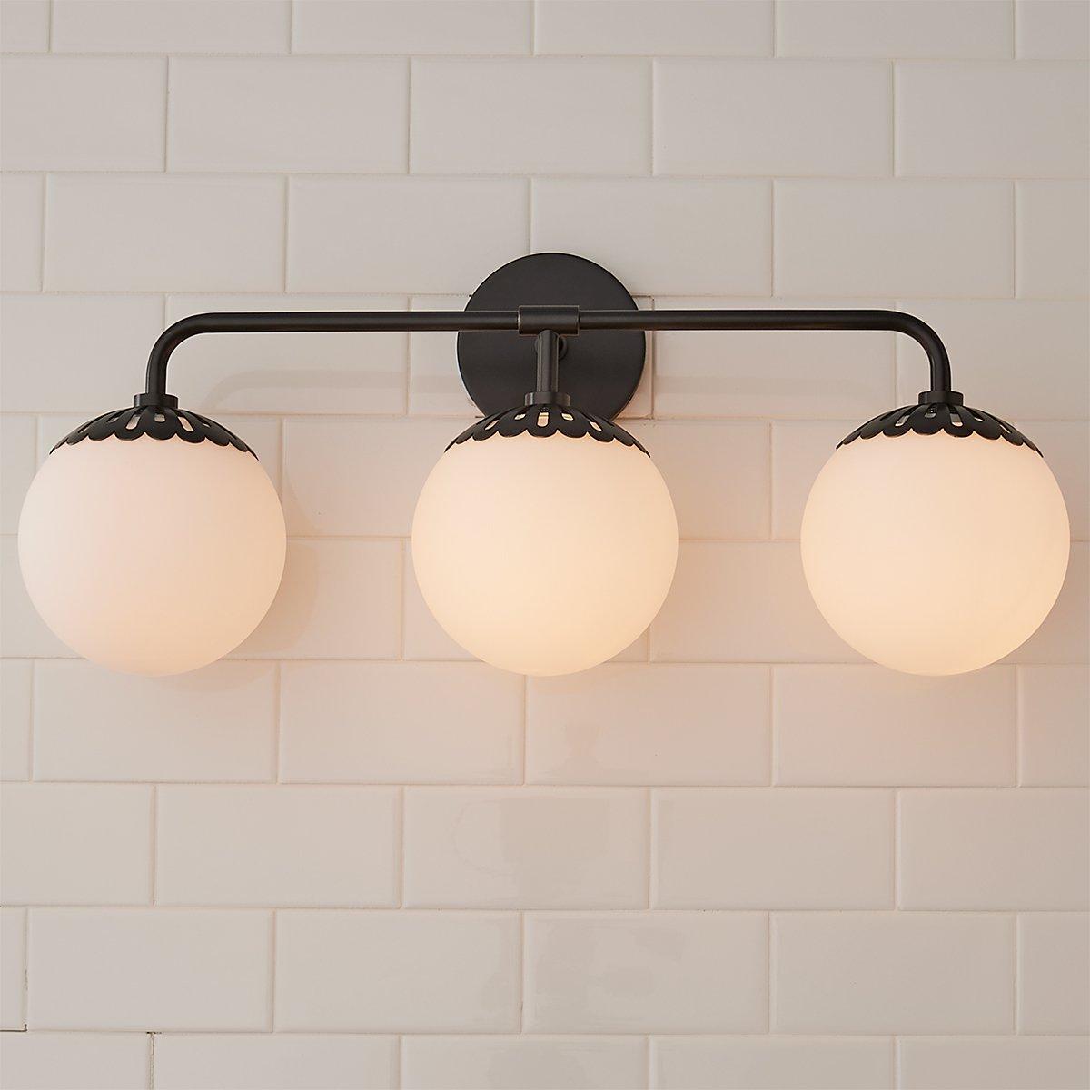 Art Deco Wandlamp met Bloemkap en Glazen Bol – Design Wandverlichting in Messing, Zwart of Nikkel voor Woonkamer en Badkamer | Restfield