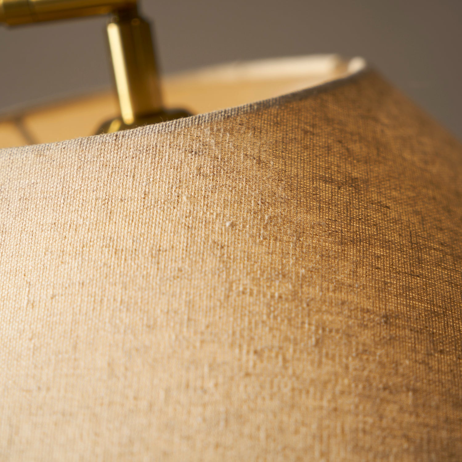 Luxe Vloerlamp met Dubbele Stoffen Kap en Houten Details – 155 cm Hoog Design Statement | Restfield