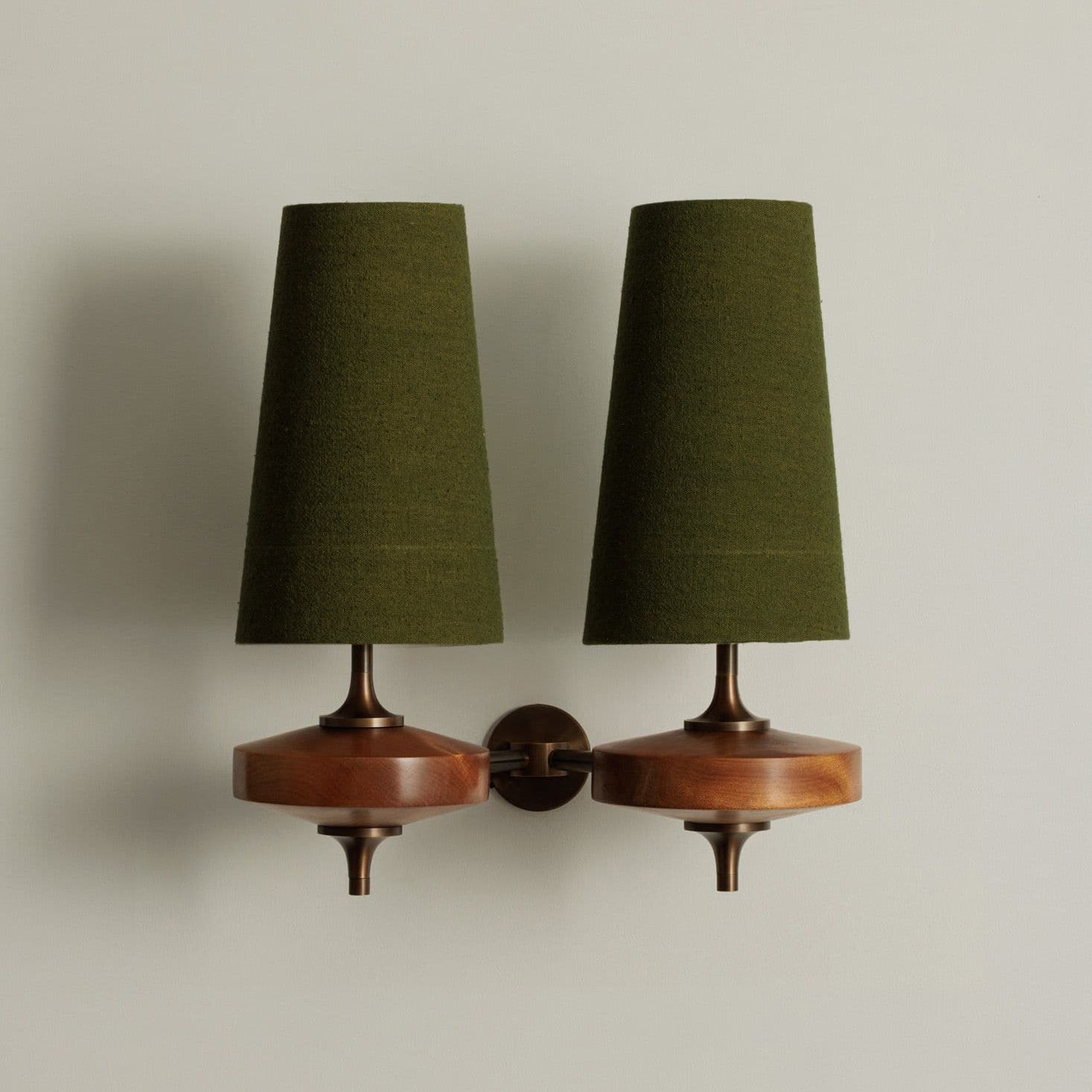 Design Wandlamp Met Houten Details En Stoffen Kap Geïnspireerd Op De Nikau Palm | Restfield