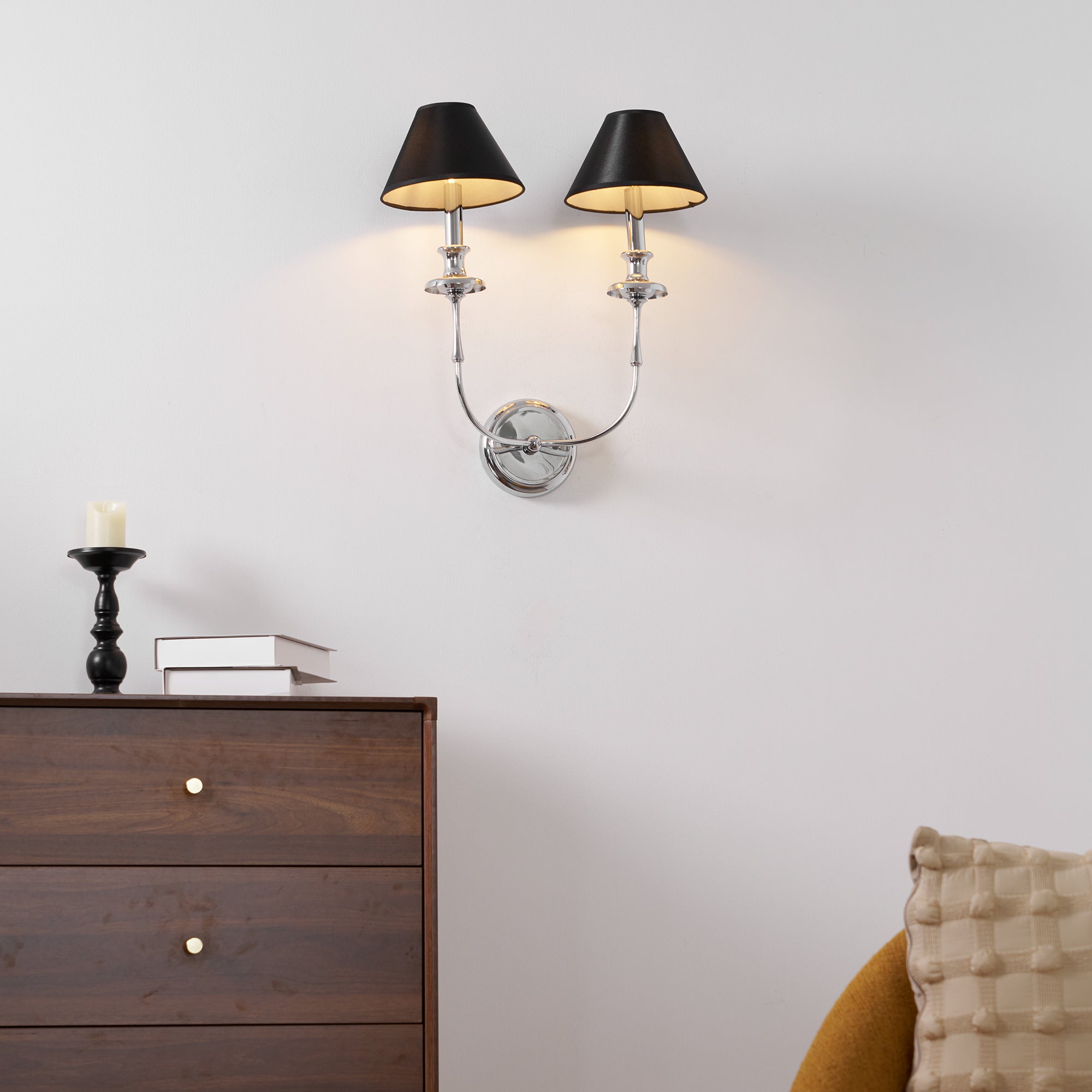 Moderne Wandlamp met Zwarte Stoffen Kap in Messing, Nikkel of Zwart – 1 of 2 Lichtpunten Design Verlichting | Restfield