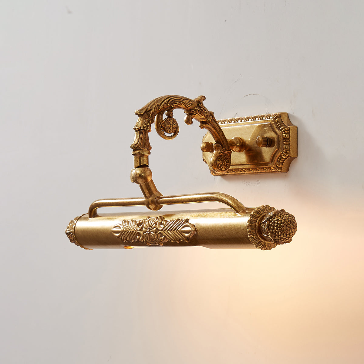 Messing Schilderij Wandlamp met Geïntegreerde Verlichting – Luxe Galerijverlichting in Antiek Messing | Restfield