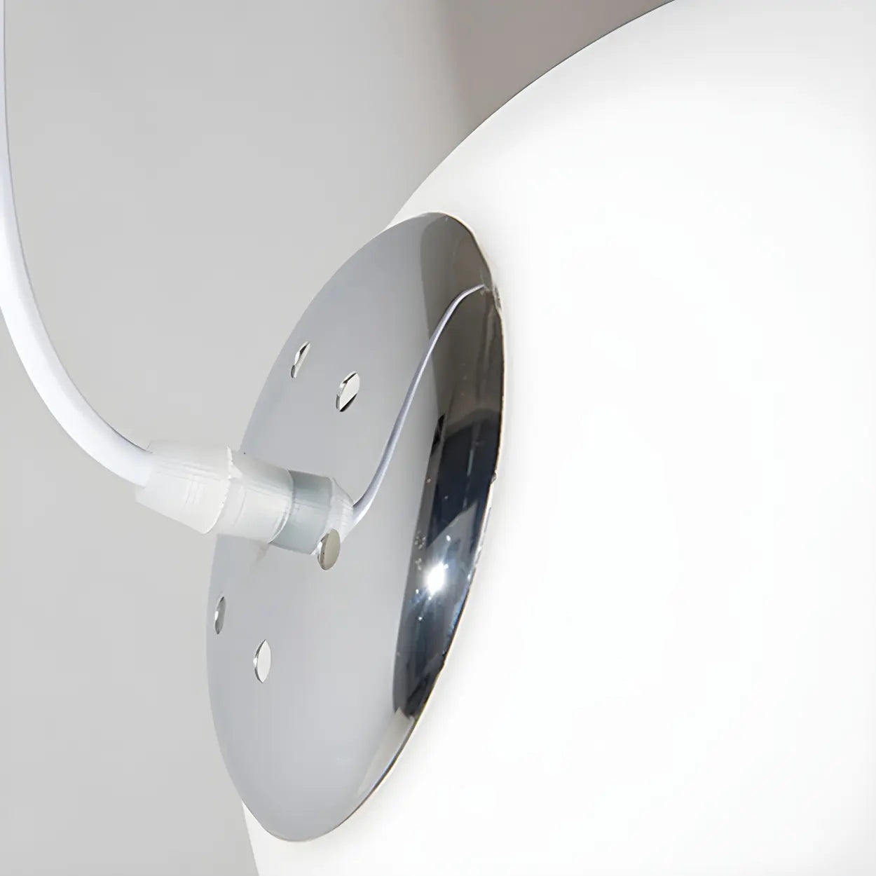 Moderne Witte Globe Hanglamp van Glas met Ronde Bolvorm in Diverse Maten voor Eetkamer en Woonkamer | Restfield