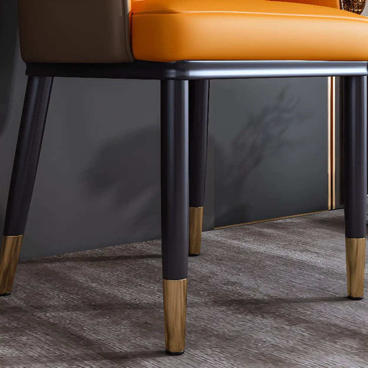 Moderne Eetkamerstoel met Armleuningen in Kunstleer en Zwarte Metalen Poten met Goud Detail | Restfield