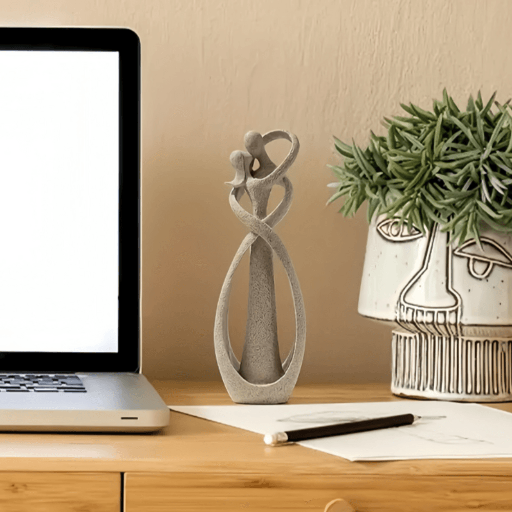 Abstracte Sculptuur van Liefde – Decoratief Kunstobject met Symbolische Betekenis | Restfield