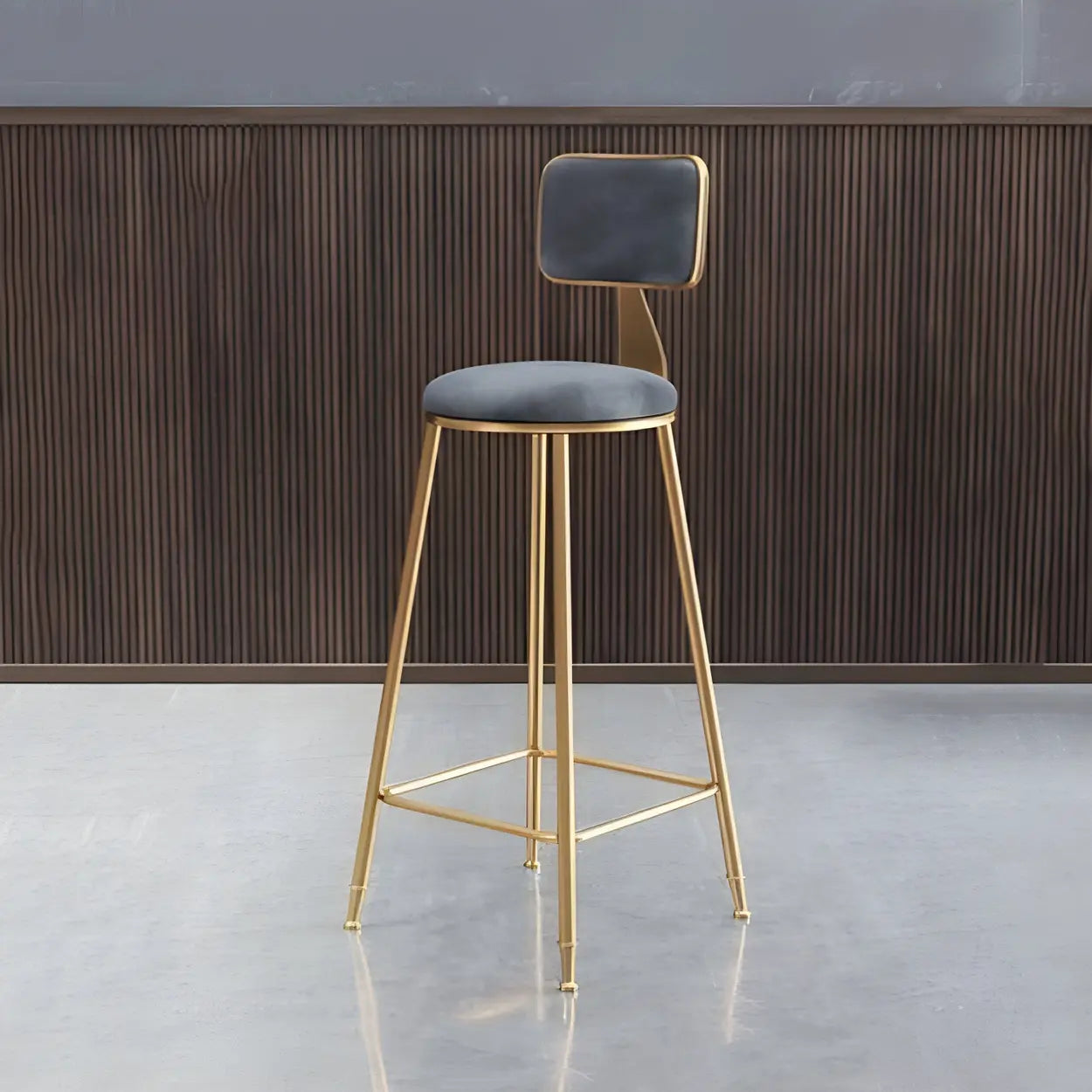 Luxe Velvet Barkruk met Rugleuning en Goudkleurig Metalen Onderstel – Moderne Glam Barstoel voor Keukeneiland en Thuisbar | Restfield