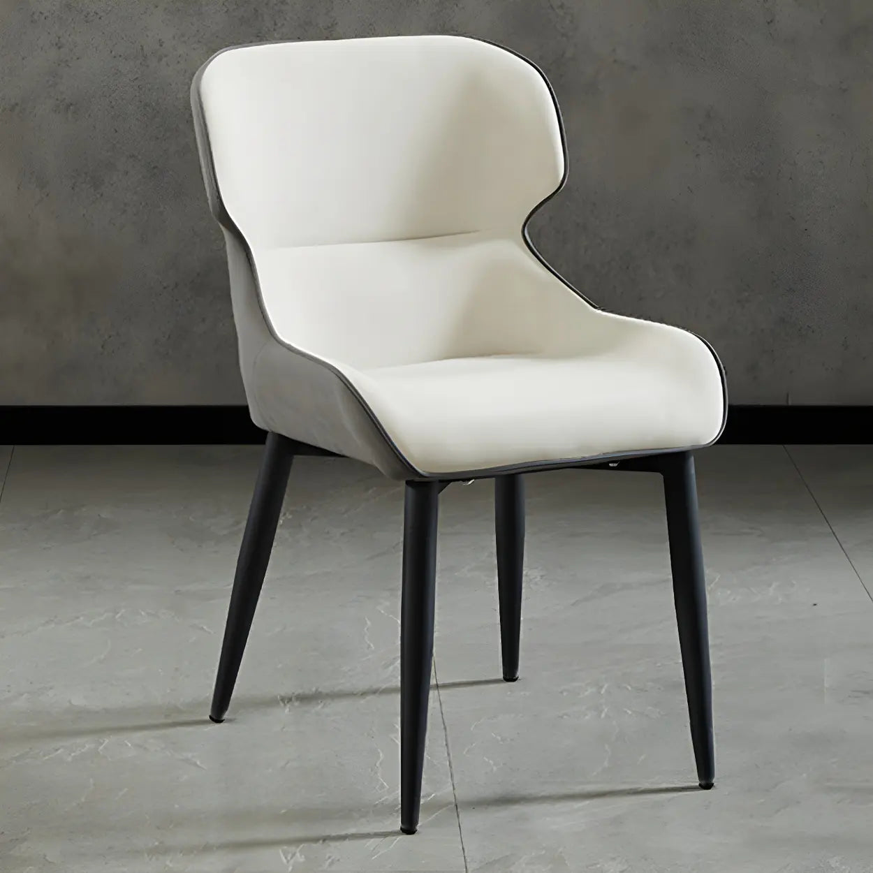 Moderne Leren Wingback Eetkamerstoel met Zwart Metalen Poten – Scandinavische Design Stoel voor Eetkamer of Kantoor | Restfield