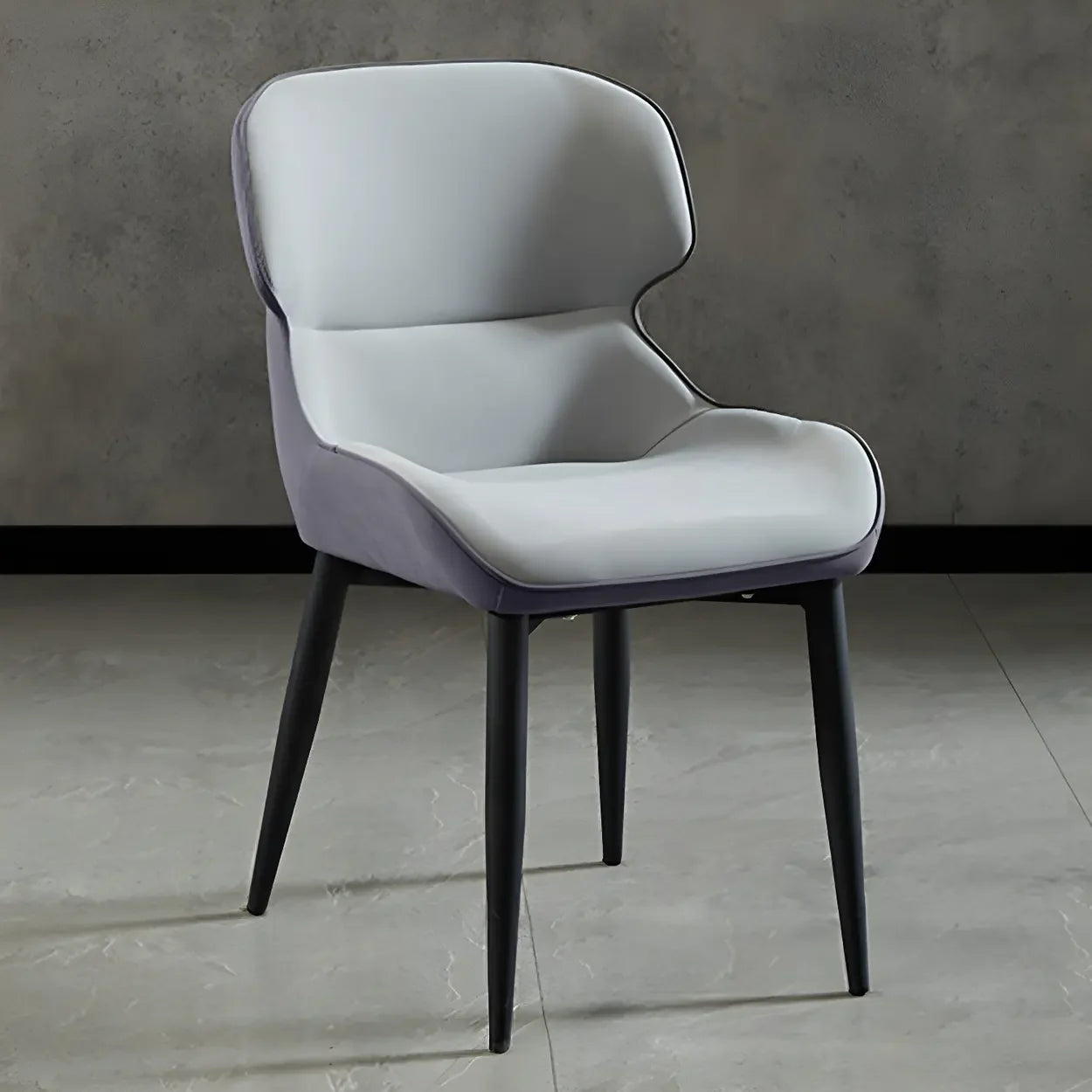 Moderne Leren Wingback Eetkamerstoel met Zwart Metalen Poten – Scandinavische Design Stoel voor Eetkamer of Kantoor | Restfield