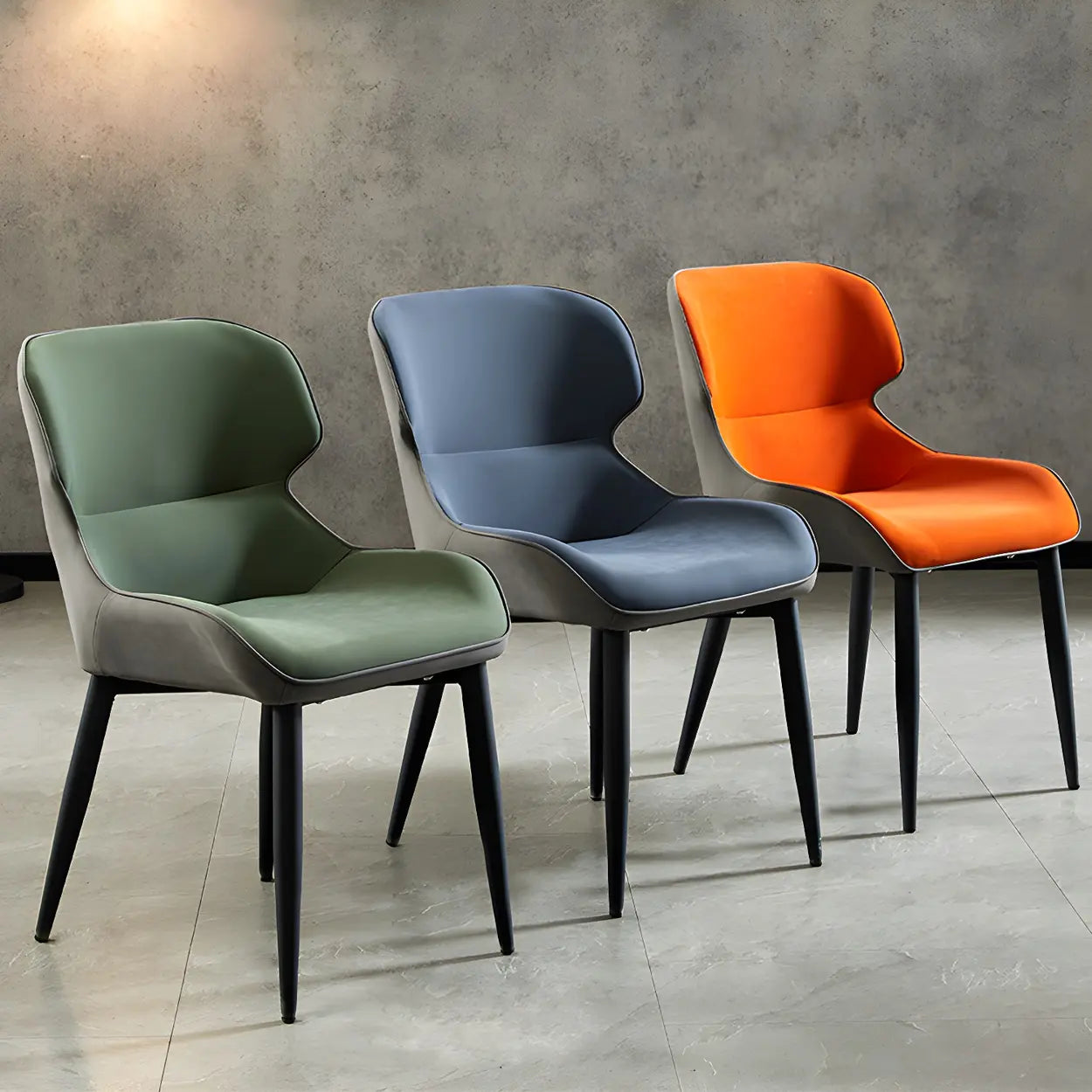 Moderne Leren Wingback Eetkamerstoel met Zwart Metalen Poten – Scandinavische Design Stoel voor Eetkamer of Kantoor | Restfield