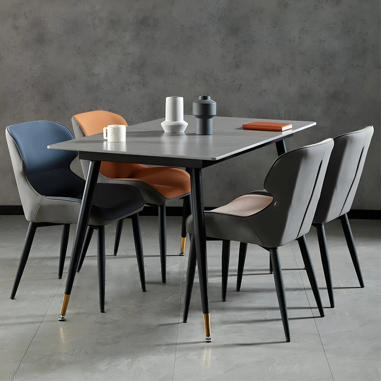 Moderne Leren Wingback Eetkamerstoel met Zwart Metalen Poten – Scandinavische Design Stoel voor Eetkamer of Kantoor | Restfield