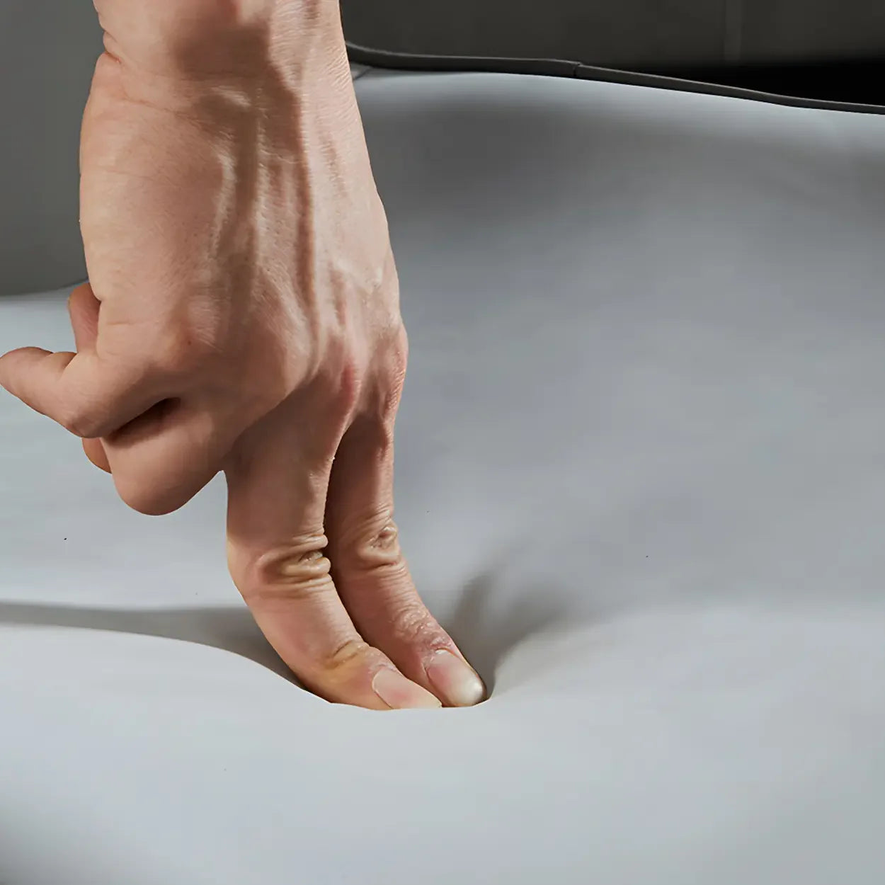 Moderne Leren Wingback Eetkamerstoel met Zwart Metalen Poten – Scandinavische Design Stoel voor Eetkamer of Kantoor | Restfield