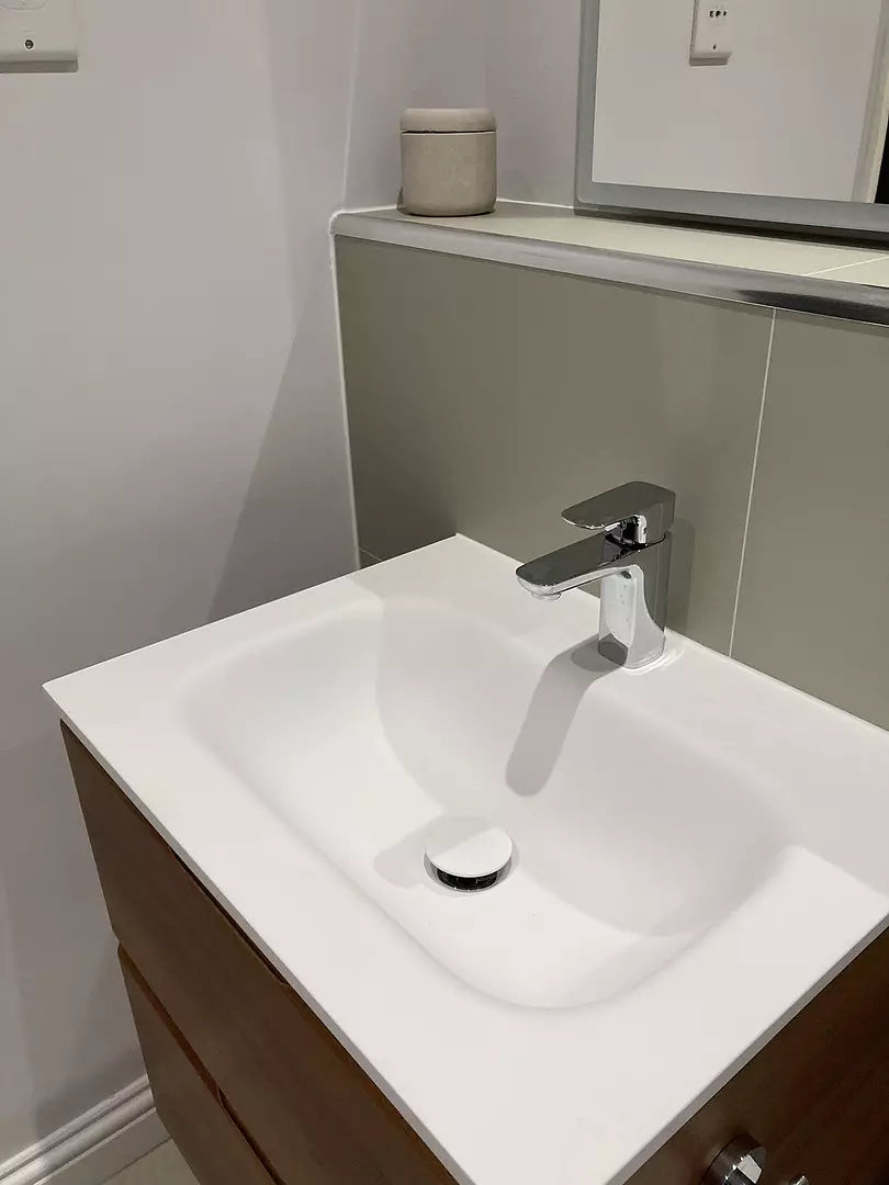 Badkamermeubel Hangend Walnoot 60cm Twee Laden Beyondstone Wastafel Compact Luxe