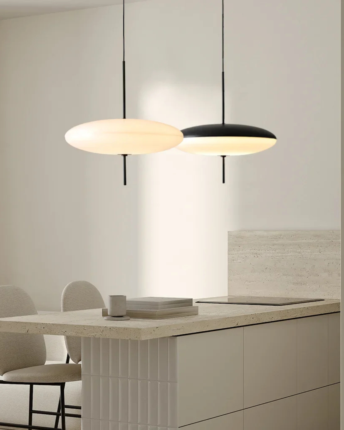 Moderne Hanglamp Met Zwevend Design In Acryl En Metaal Met Warme Diffuse Verlichting | Restfield