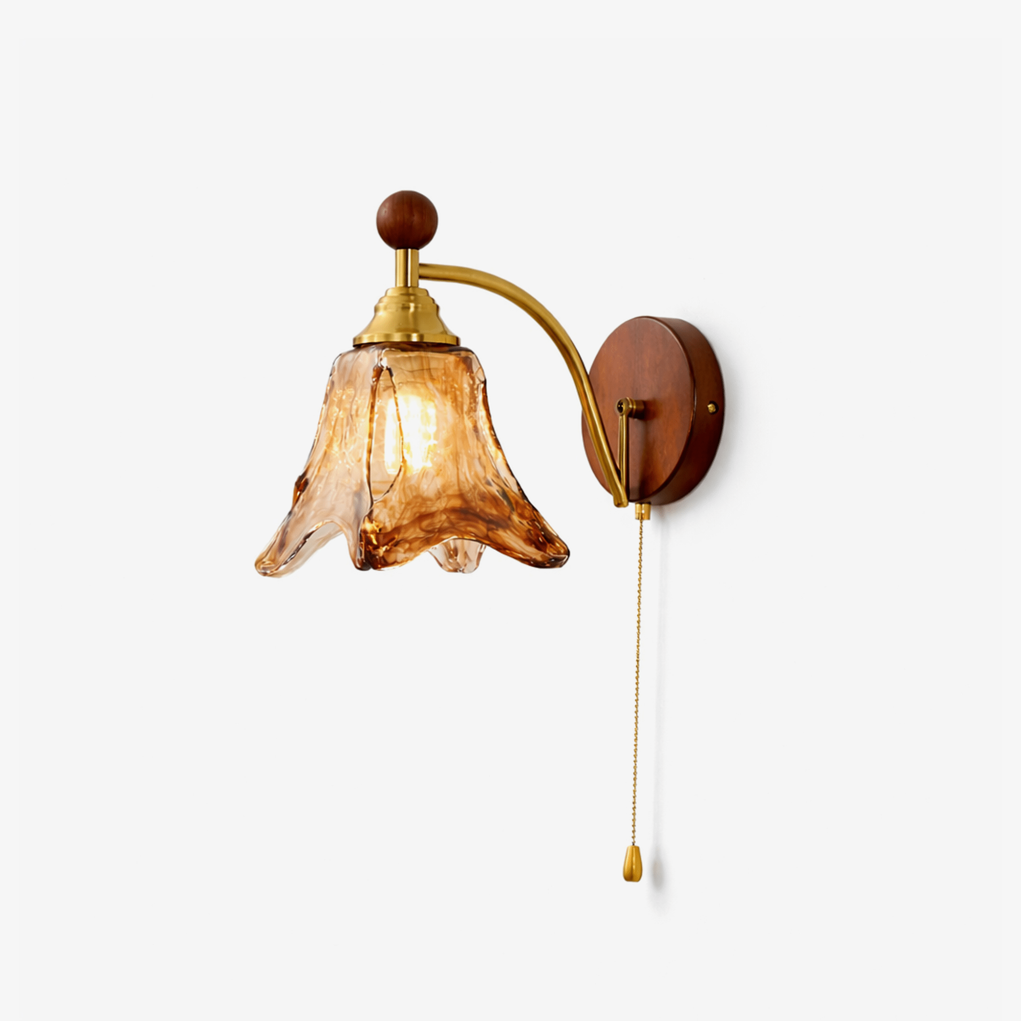 Vintage Wandlamp Met Amber Glazen Kap En Houten Wandplaat In Walnootkleur | Restfield