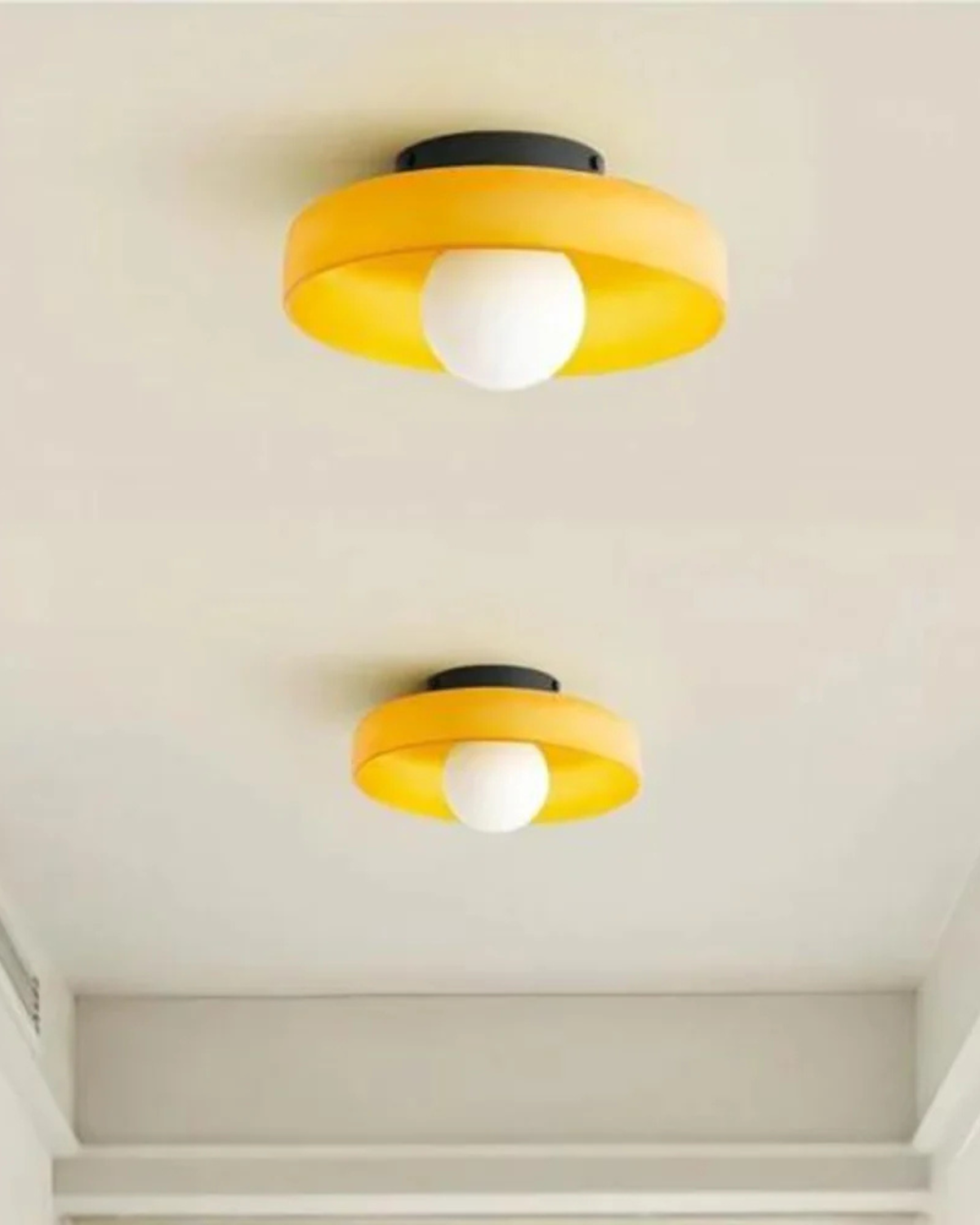 Moderne ronde plafondlamp van glas en ijzer – minimalistische designlamp voor woonkamer en slaapkamer met warme lichtkleur | Restfield