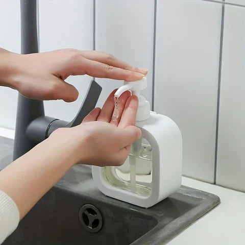 Minimalistische zeepdispenser voor badkamer en keuken met Scandinavisch design | Restfield