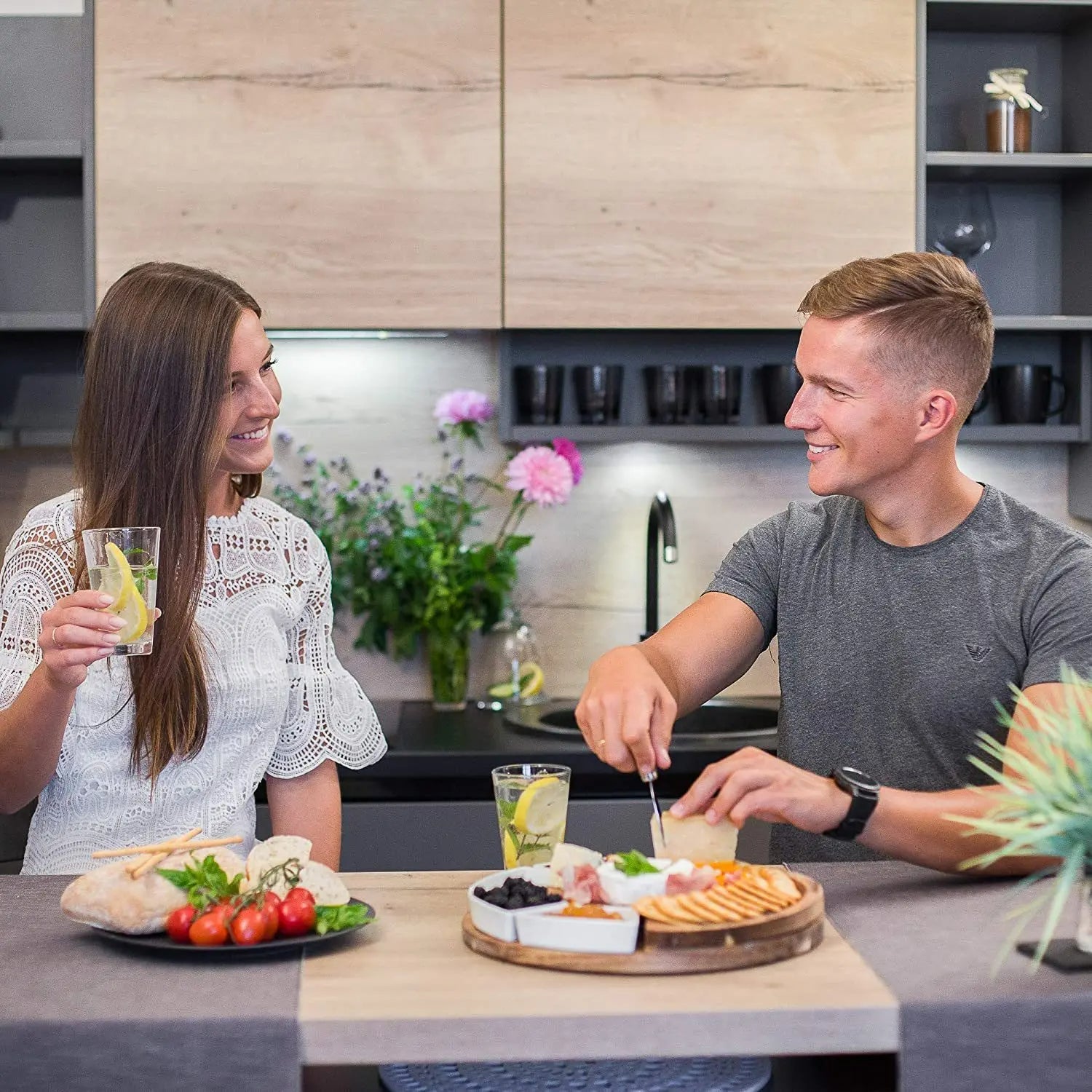 Luxe serveerplank met kaasplank en messen set voor borrel, diner en feestelijke presentaties