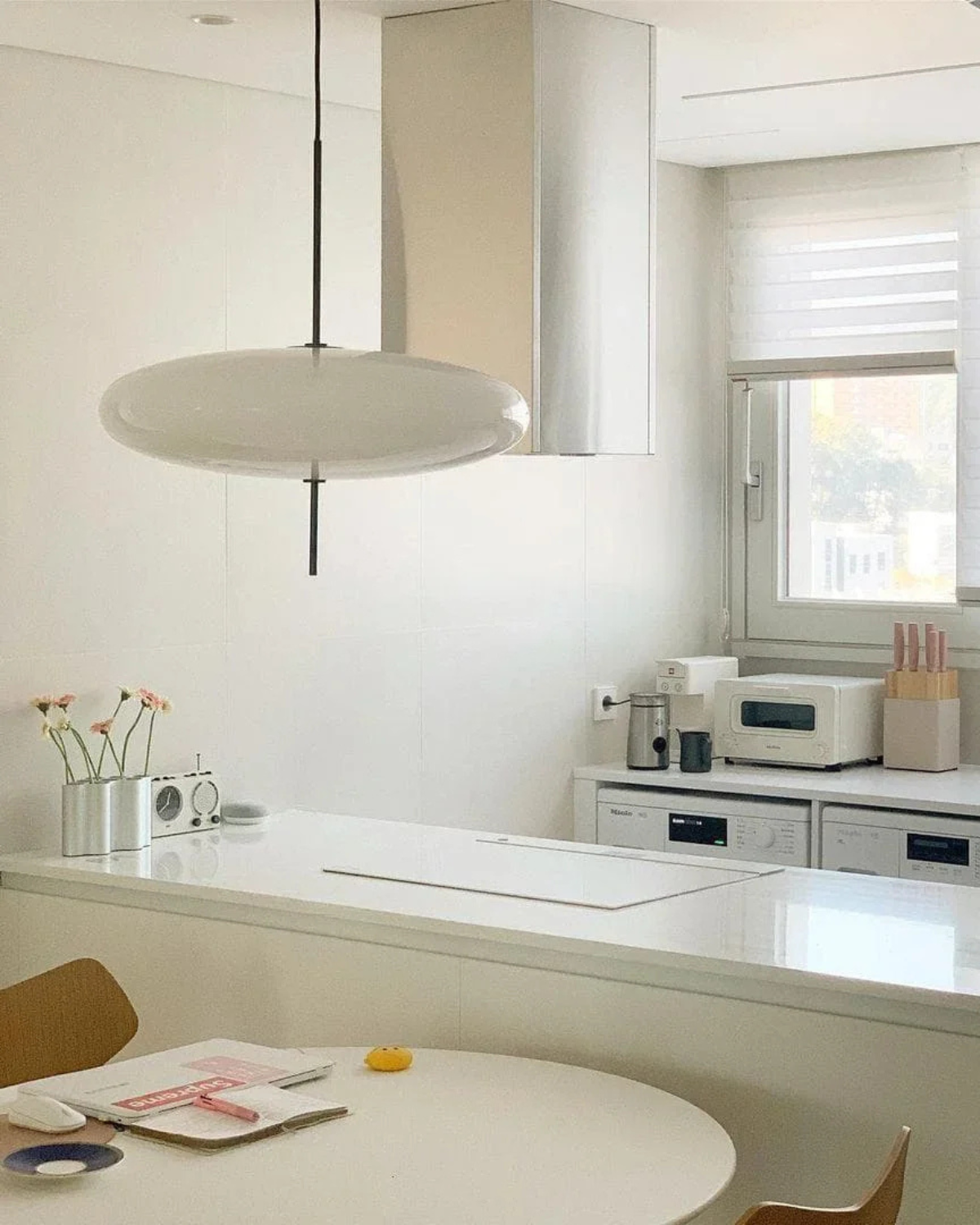 Moderne Hanglamp Met Zwevend Design In Acryl En Metaal Met Warme Diffuse Verlichting | Restfield