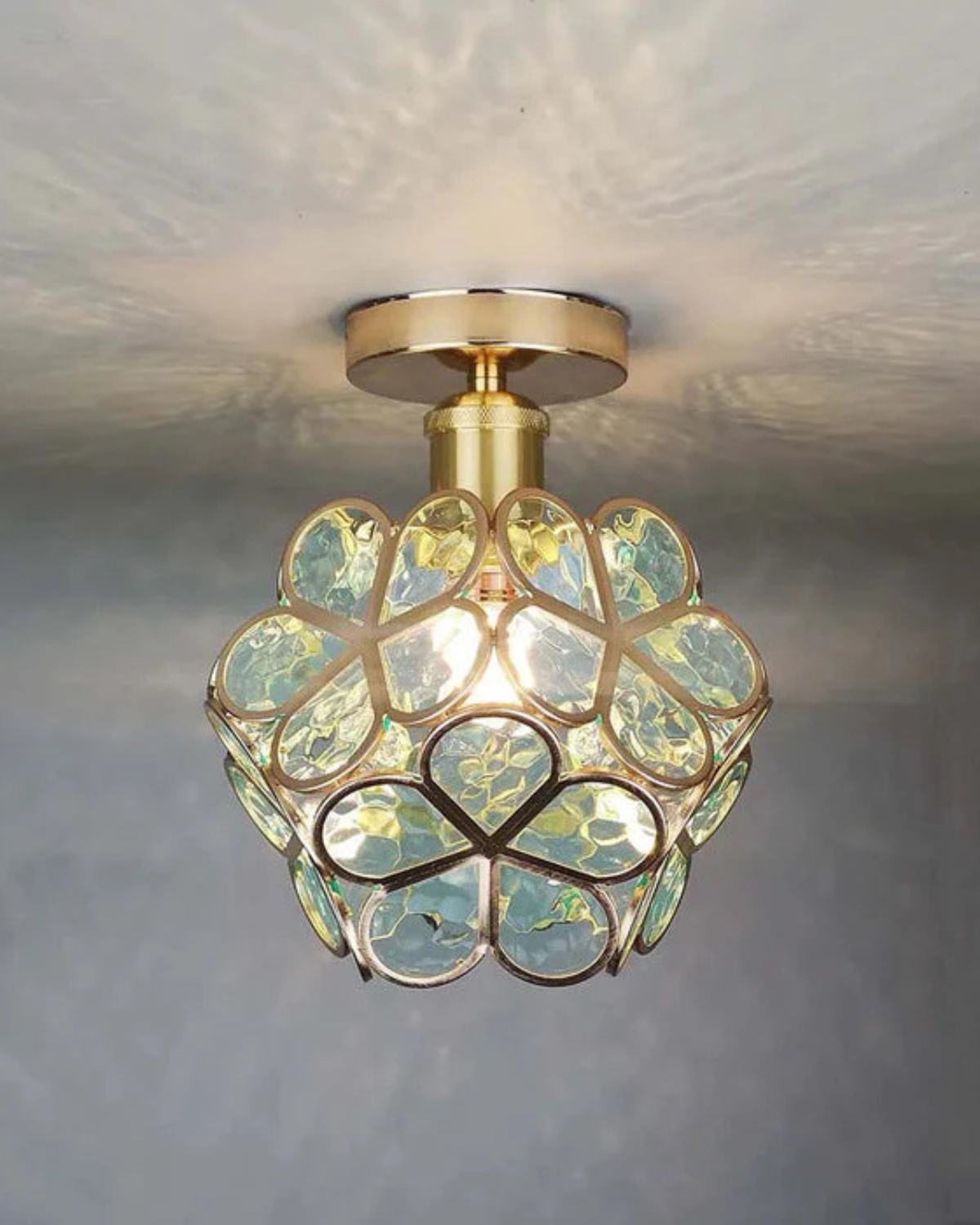 Moderne plafondlamp met bloemdesign in acryl en goudkleurig ijzer – luxe LED designlamp 20 cm | Restfield