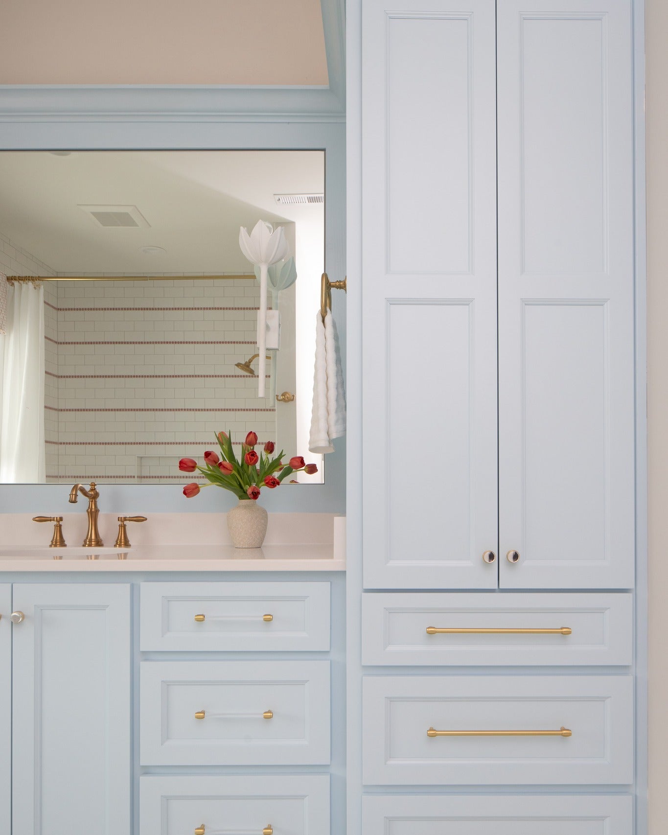 Design Wandlamp met Bloemvorm in Messing en Gips – Artistieke Wandverlichting Geïnspireerd op Giacometti voor Woonkamer en Hal | Restfield