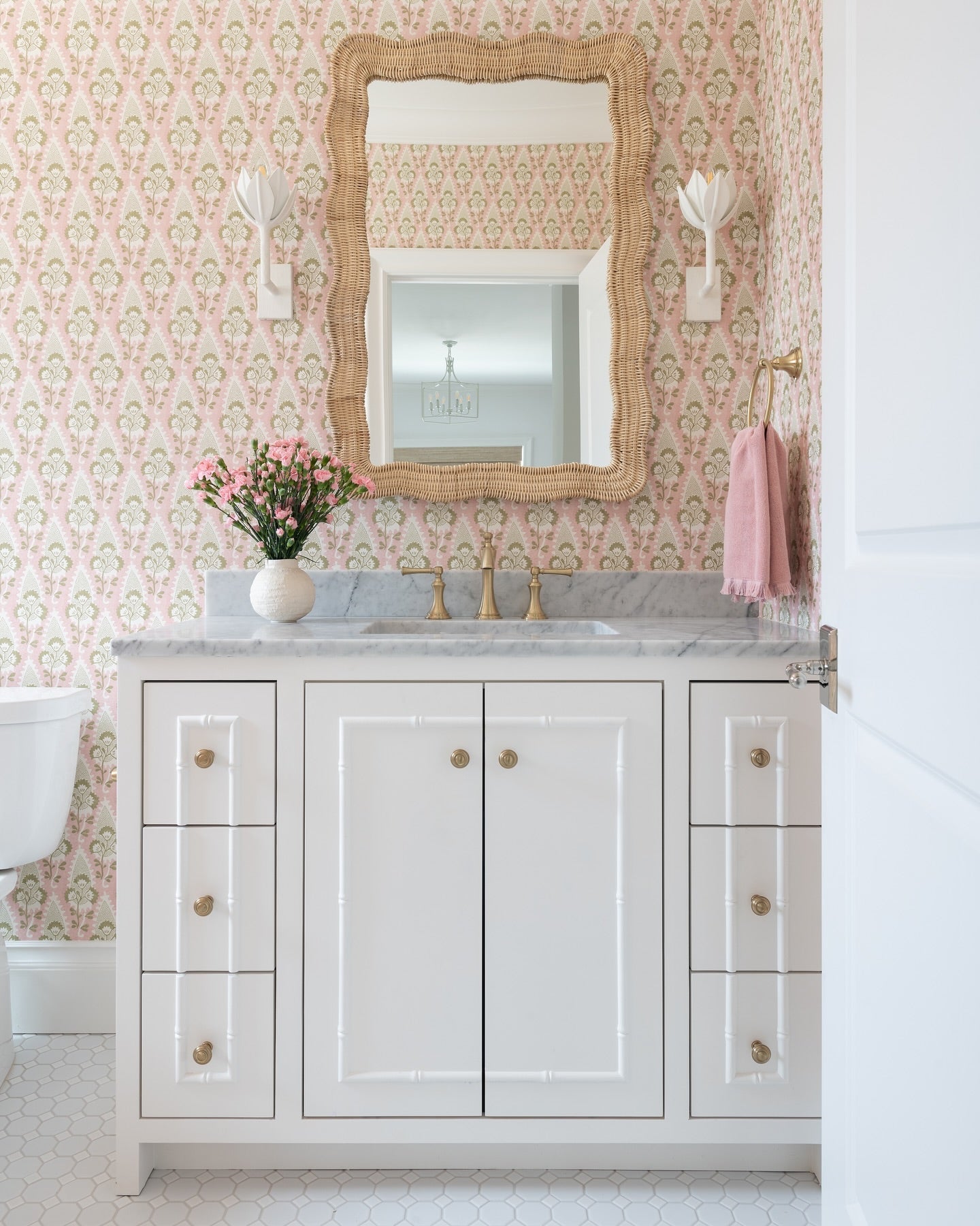 Design Wandlamp met Bloemvorm in Messing en Gips – Artistieke Wandverlichting Geïnspireerd op Giacometti voor Woonkamer en Hal | Restfield