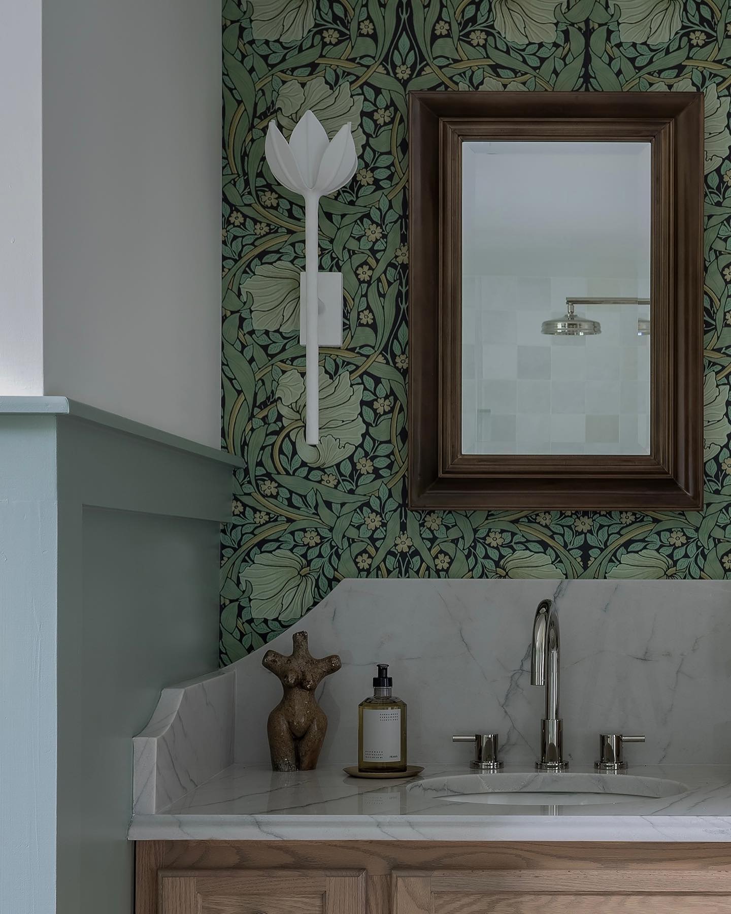 Design Wandlamp met Bloemvorm in Messing en Gips – Artistieke Wandverlichting Geïnspireerd op Giacometti voor Woonkamer en Hal | Restfield