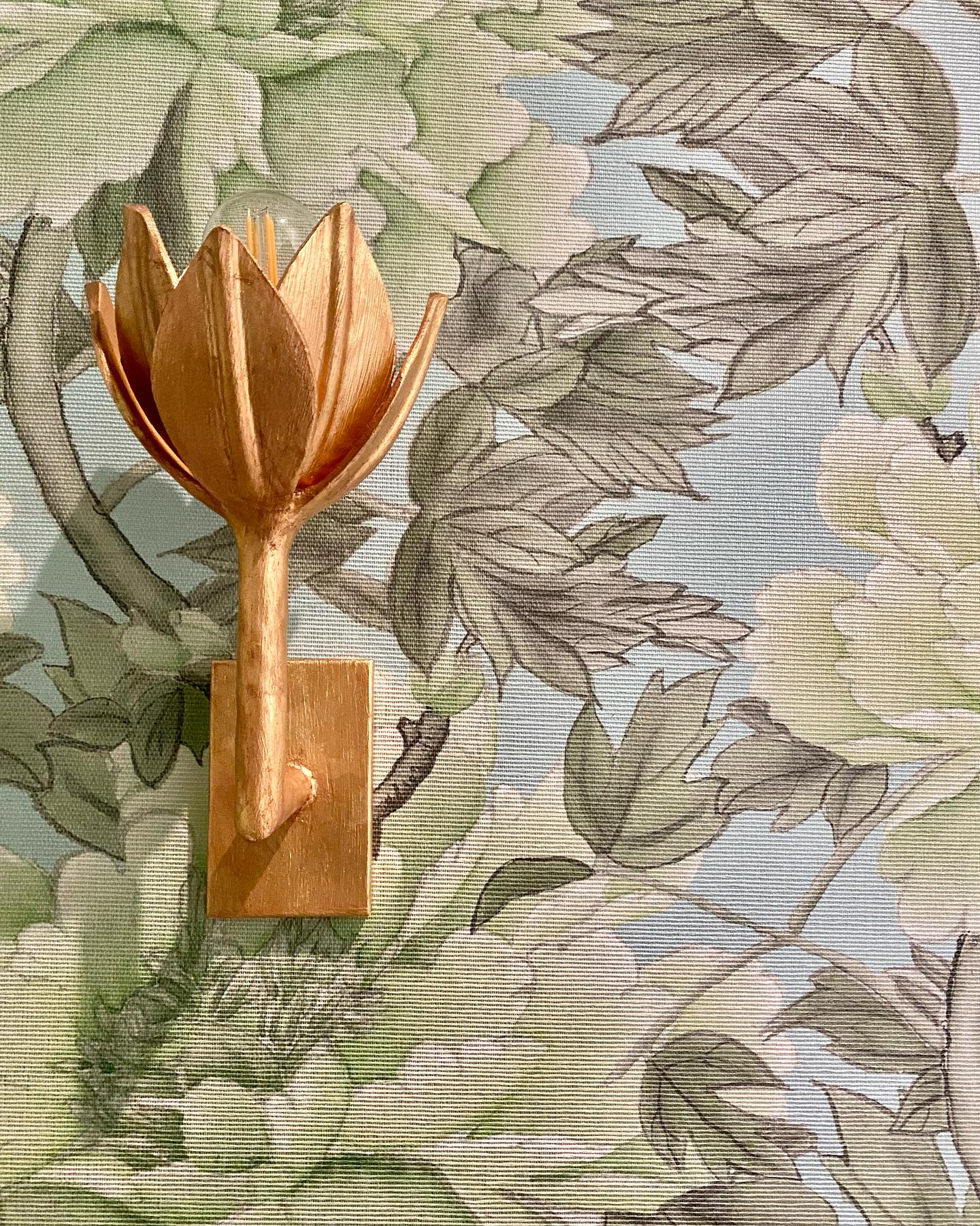 Design Wandlamp met Bloemvorm in Messing en Gips – Artistieke Wandverlichting Geïnspireerd op Giacometti voor Woonkamer en Hal | Restfield