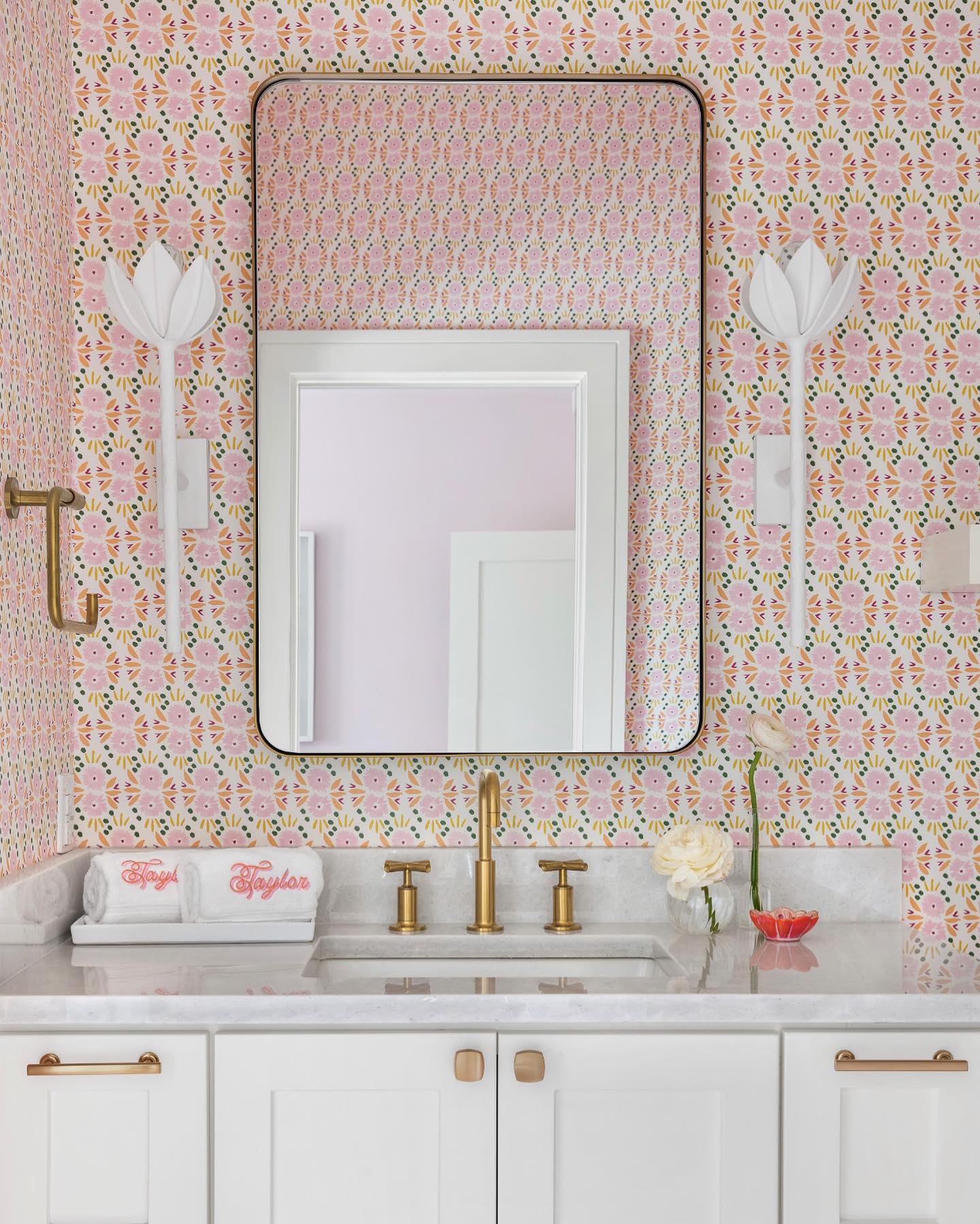 Design Wandlamp met Bloemvorm in Messing en Gips – Artistieke Wandverlichting Geïnspireerd op Giacometti voor Woonkamer en Hal | Restfield