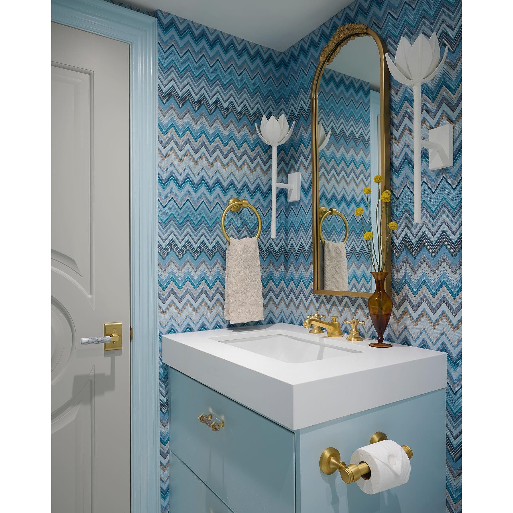 Design Wandlamp met Bloemvorm in Messing en Gips – Artistieke Wandverlichting Geïnspireerd op Giacometti voor Woonkamer en Hal | Restfield