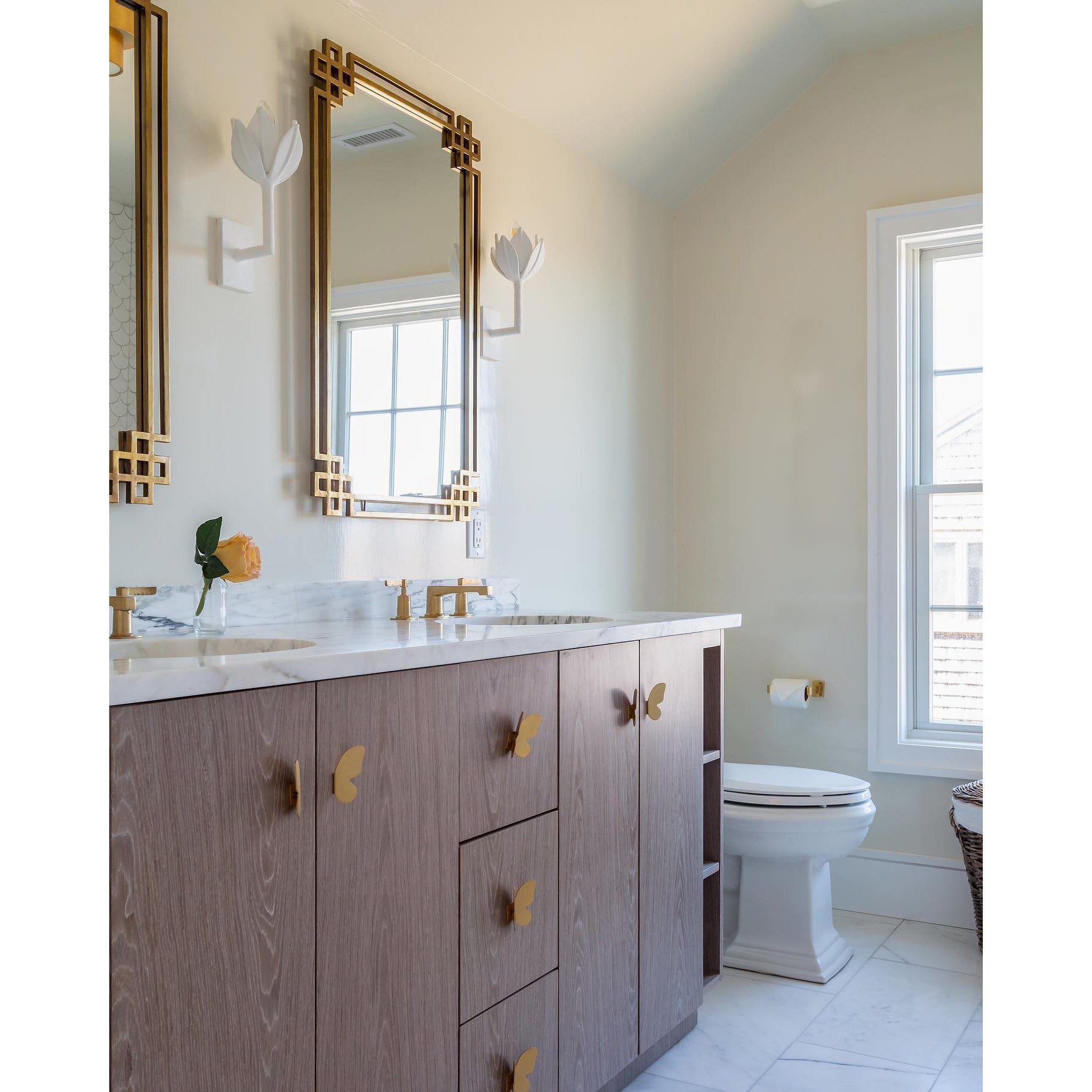 Design Wandlamp met Bloemvorm in Messing en Gips – Artistieke Wandverlichting Geïnspireerd op Giacometti voor Woonkamer en Hal | Restfield