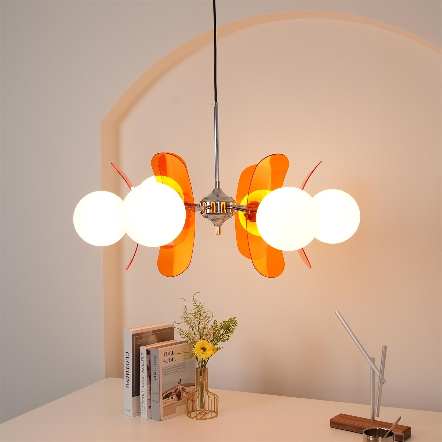 Moderne Sputnik Kroonluchter met Gekleurde Acryl Elementen en Witte Glazen Bollen – Design Hanglamp Meerdere Lichtpunten | Restfield